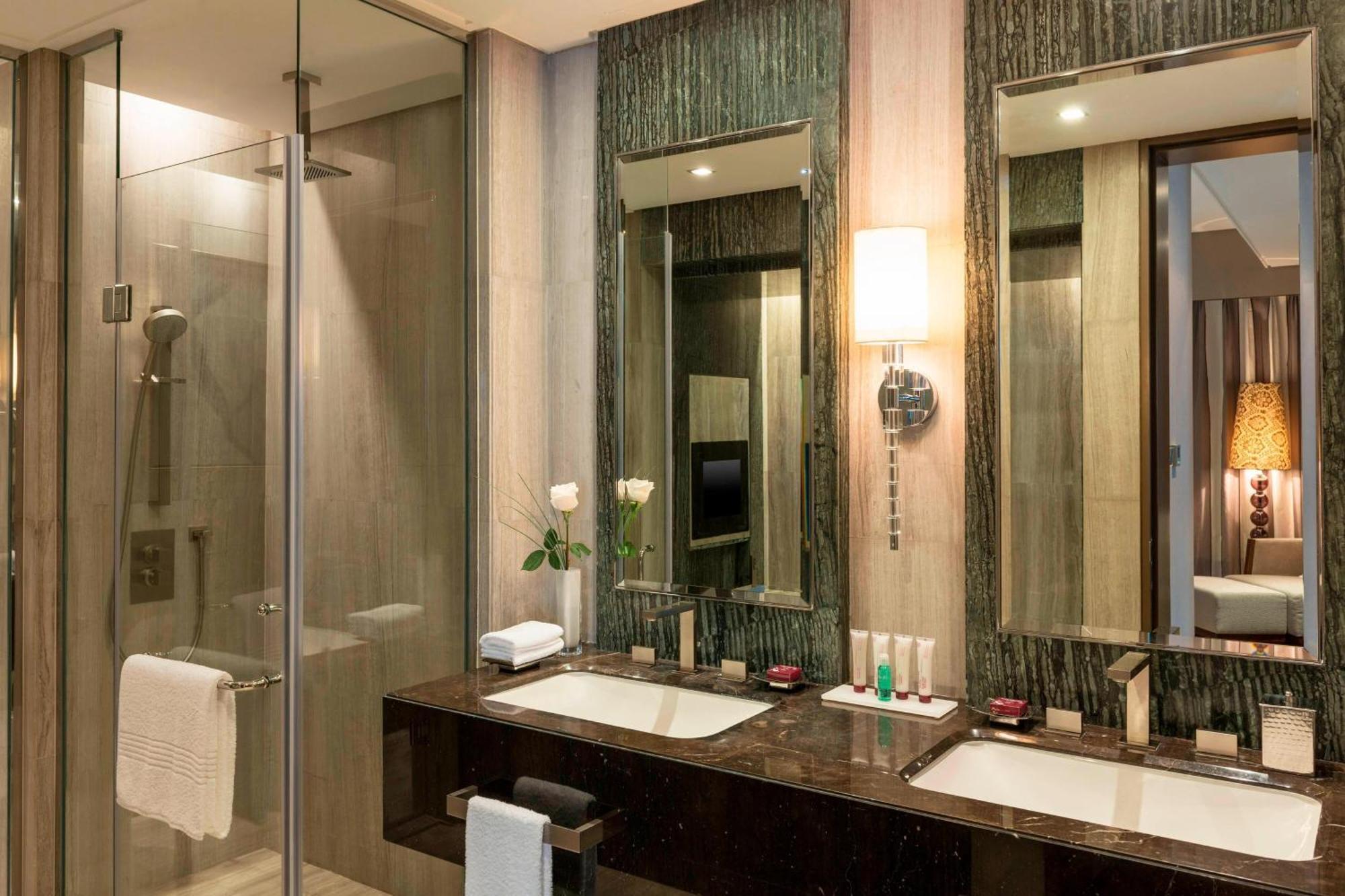 Le Meridien City Centre Bahrain Manáma Exteriér fotografie Bathroom