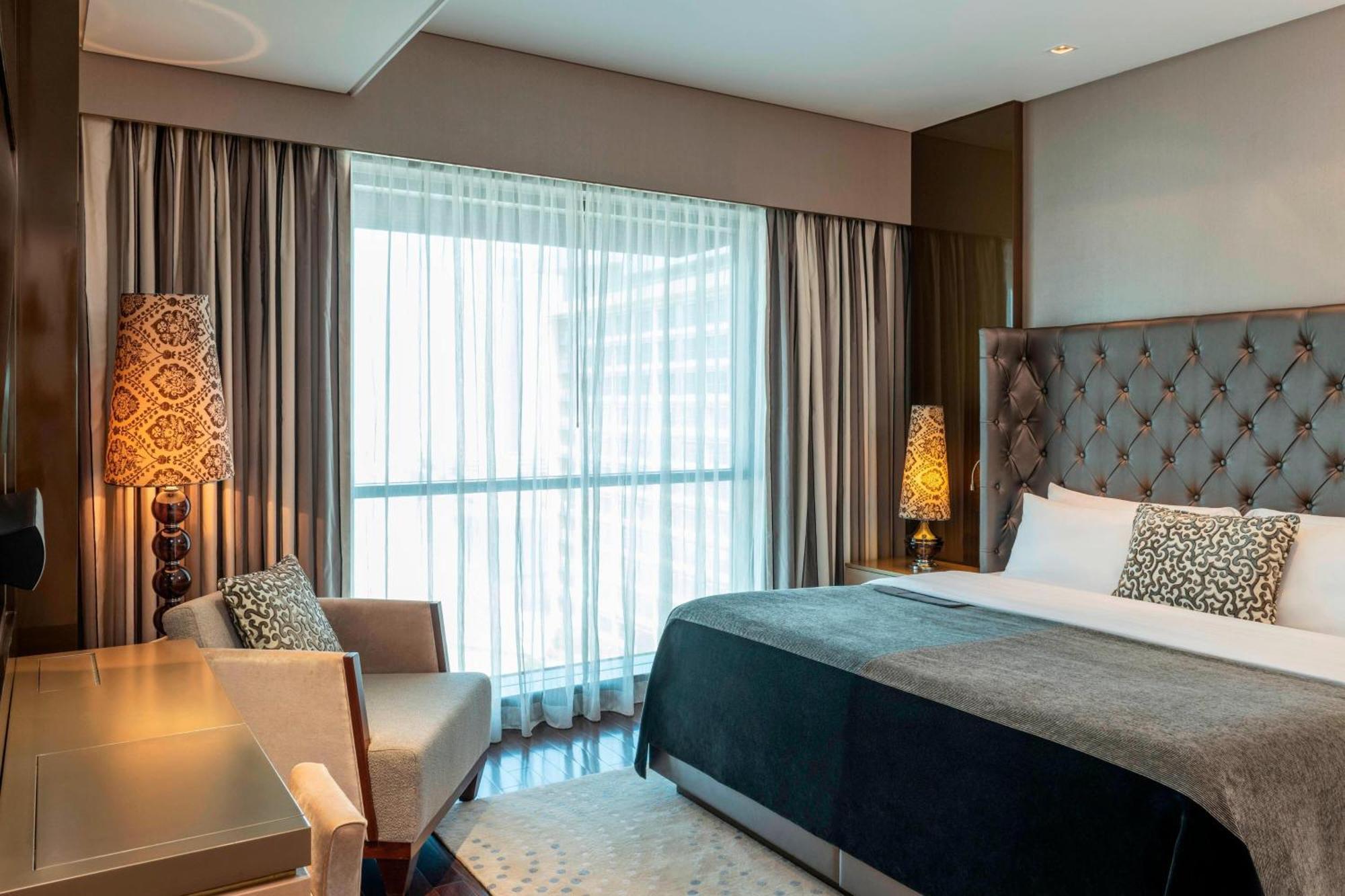Le Meridien City Centre Bahrain Manáma Exteriér fotografie A bedroom at the hotel