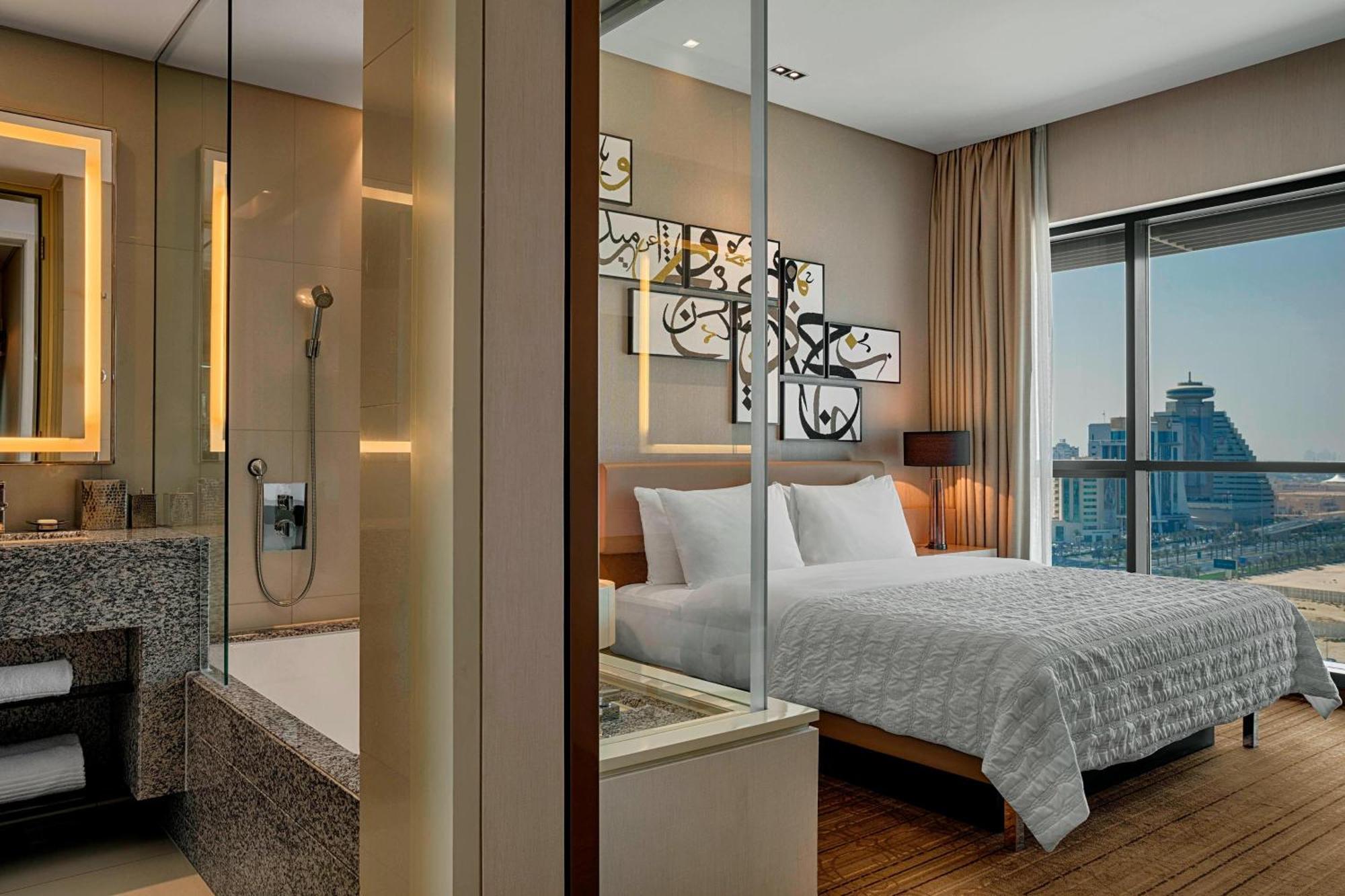 Le Meridien City Centre Bahrain Manáma Exteriér fotografie A bedroom at the hotel
