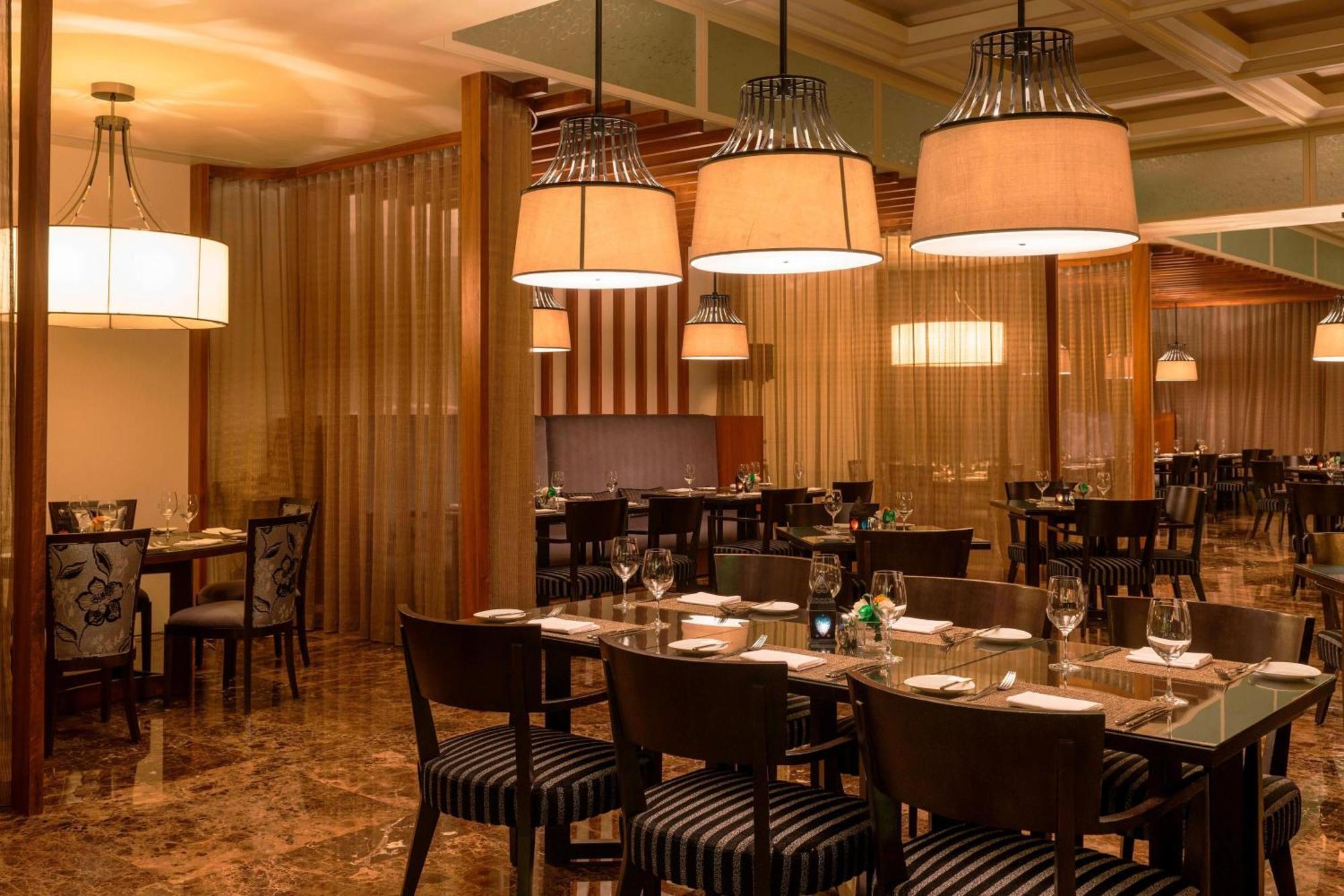 Le Meridien City Centre Bahrain Manáma Exteriér fotografie The interior of the restaurant